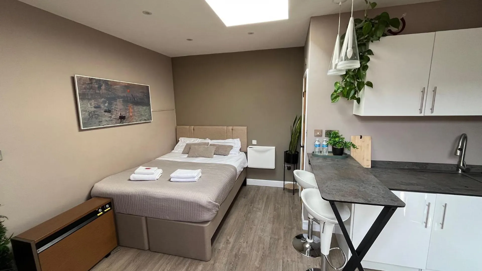 Modern Garden Studio For Comfy Stay Luton  0*, Luton (Bedfordshire)